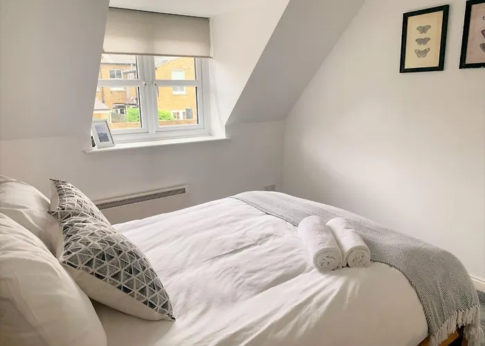 Alexandra Court One Bedroom Central Windsor Flats With Parking